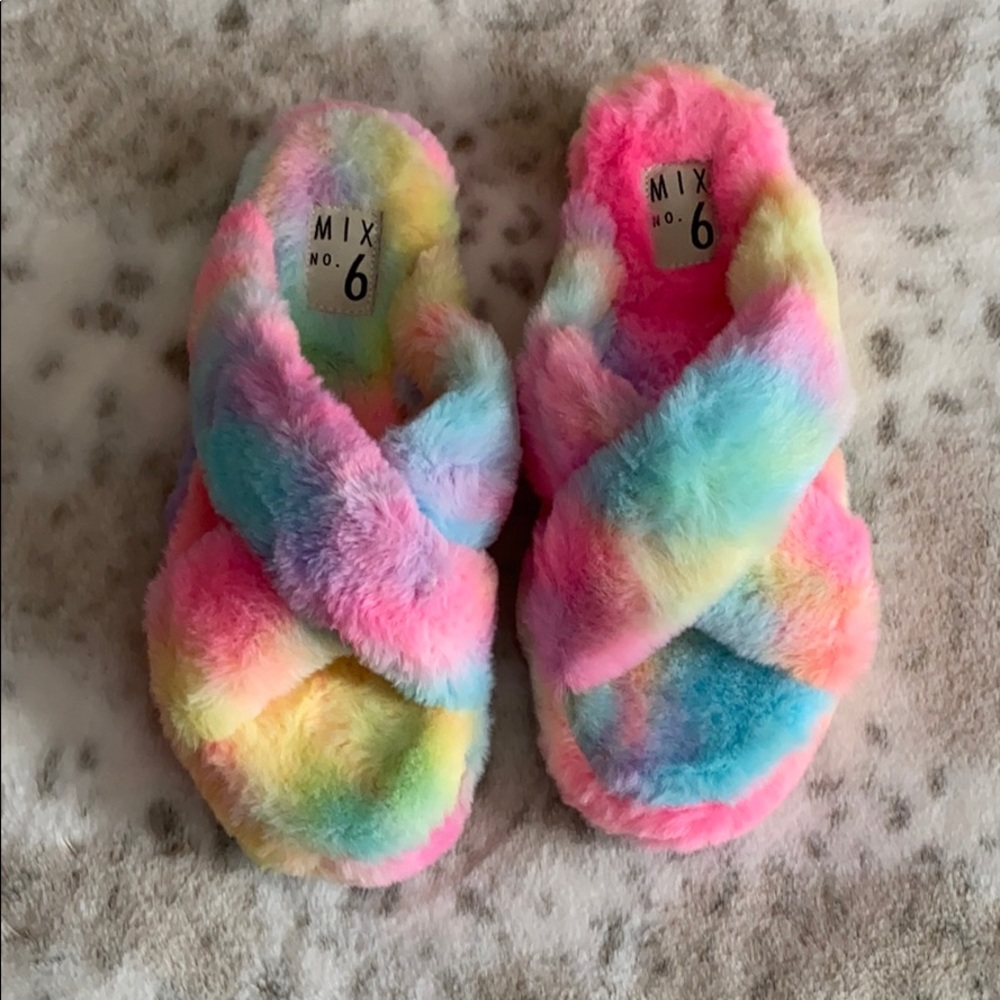 New women’s fury pastel slippers size 9